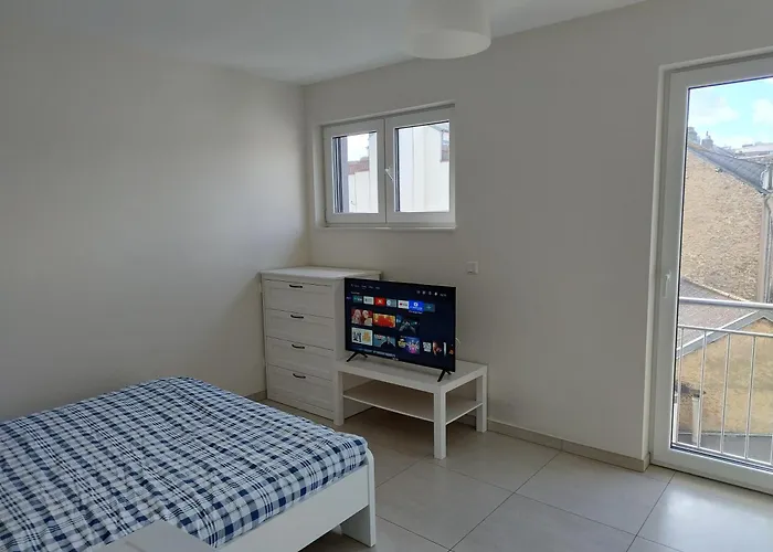 Elegant Room - Steps From Luxembourg Train Station